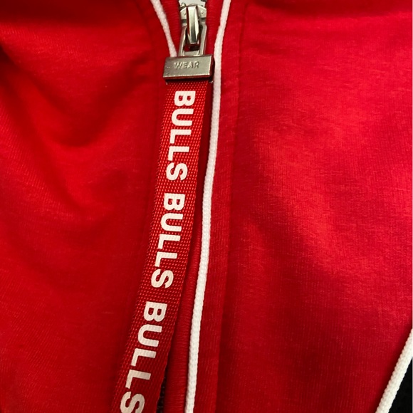 NWT Erin Andrew's WEAR BULLS Womens size SMALL PULLOVER Sweatshirt - Picture 4 of 8